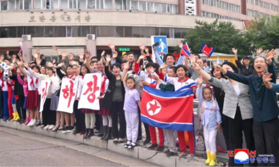 Người Triều Tiên xuống đường mừng CLB vô địch giải nữ ở Hàn Quốc Người Triều Tiên xuống đường mừng CLB vô địch giải nữ ở Hàn Quốc