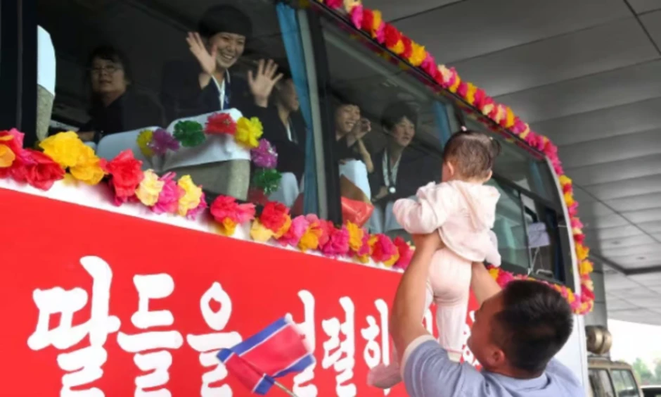 Người Triều Tiên xuống đường mừng CLB vô địch giải nữ ở Hàn Quốc Người Triều Tiên xuống đường mừng CLB vô địch giải nữ ở Hàn Quốc