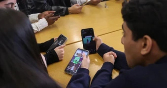 Những nước tiến tới cấm trẻ em sử dụng mạng xã hội