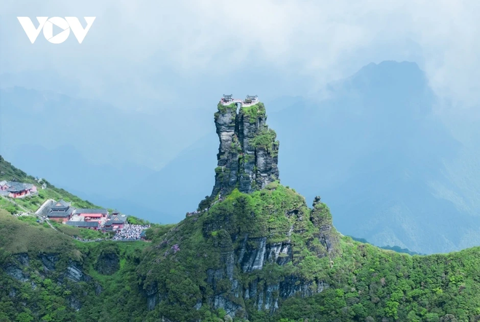 Núi Phạm Tịnh (Trung Quốc) – “Lâu đài trên không” phiên bản đời thực Núi Phạm Tịnh (Trung Quốc) – “Lâu đài trên không” phiên bản đời thực
