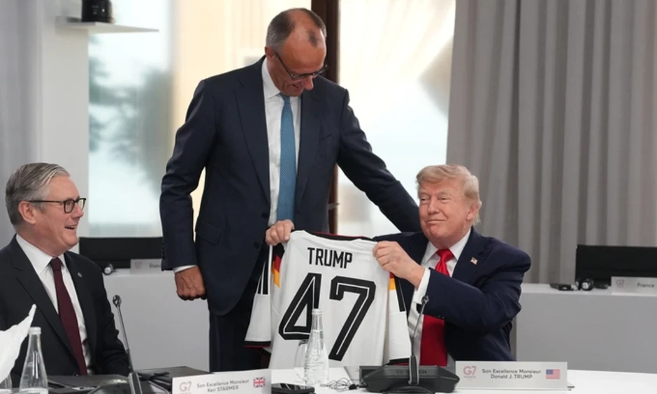 Ông Trump được tặng áo đấu, xe đạp khi dự hội nghị G7 Ông Trump được tặng áo đấu, xe đạp khi dự hội nghị G7