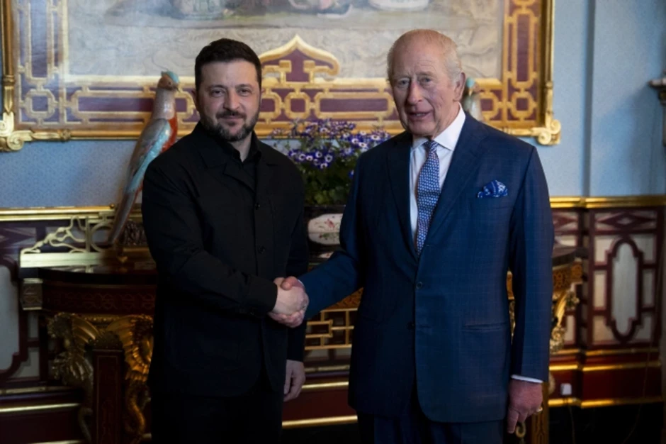 Ông Zelensky tặng Vua Charles iPad hiển thị tình hình chiến trường Ukraine