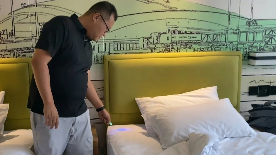 Phát hiện hàng loạt khách sạn nổi tiếng không được thay ga giường, vỏ chăn gối, khăn tắm và cốc nước sau mỗi lượt khách Phát hiện hàng loạt khách sạn nổi tiếng không được thay ga giường, vỏ chăn gối, khăn tắm và cốc nước sau mỗi lượt khách