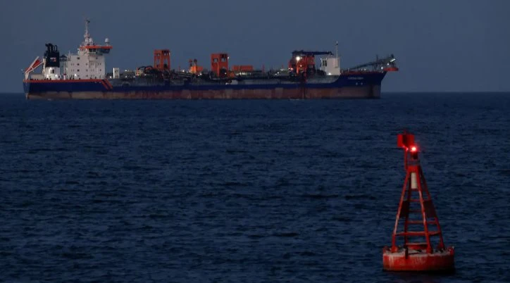 Phát hiện loạt tàu tắt tín hiệu, đi qua eo biển Hormuz mang gần 12 triệu thùng dầu đến thẳng một nước châu Á