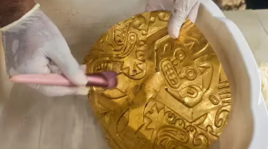 Phát hiện ngôi mộ hơn 1.000 năm tuổi chứa hài cốt và đồ vàng tại Panama Phát hiện ngôi mộ hơn 1.000 năm tuổi chứa hài cốt và đồ vàng tại Panama