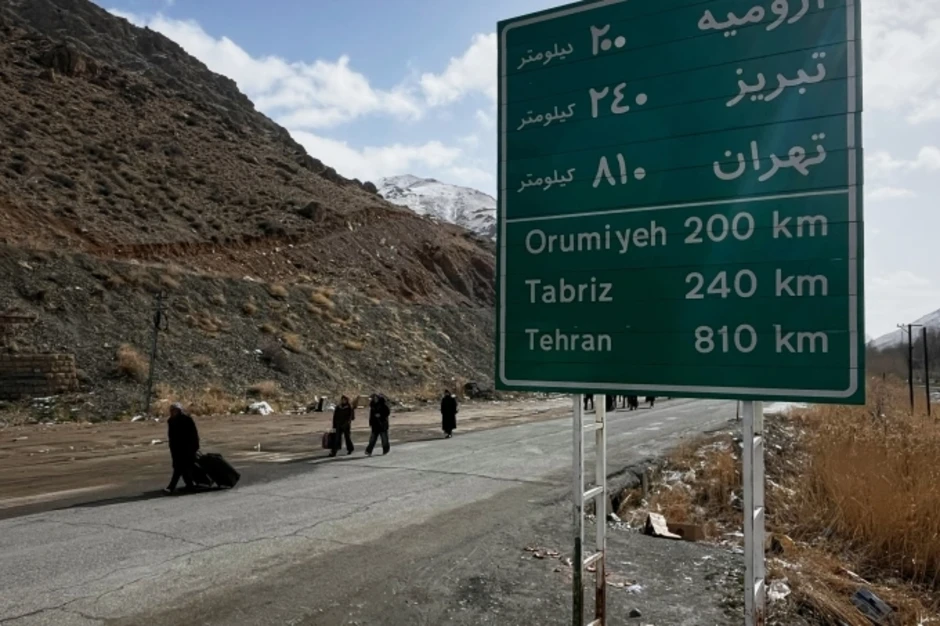 Phóng viên Mỹ kể chuyến đi 12 giờ lái xe xuyên Iran Phóng viên Mỹ kể chuyến đi 12 giờ lái xe xuyên Iran