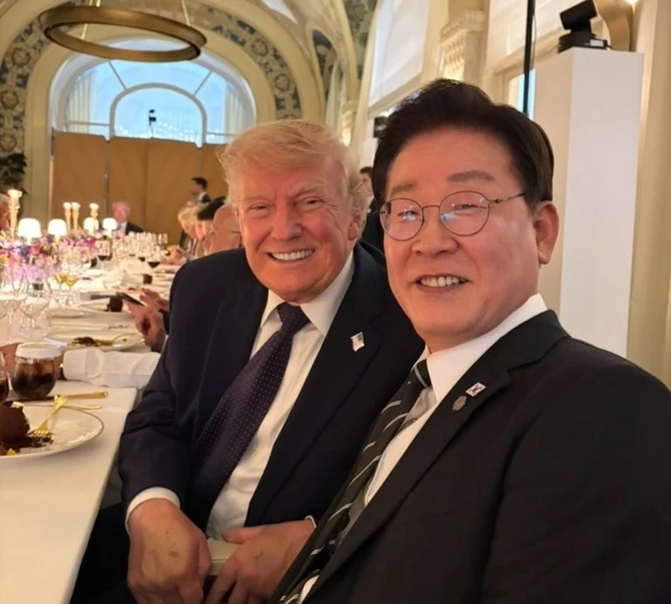 Phu nhân Tổng thống Hàn Quốc ngoắc tay chốt kèo golf với ông Trump Phu nhân Tổng thống Hàn Quốc ngoắc tay chốt kèo golf với ông Trump