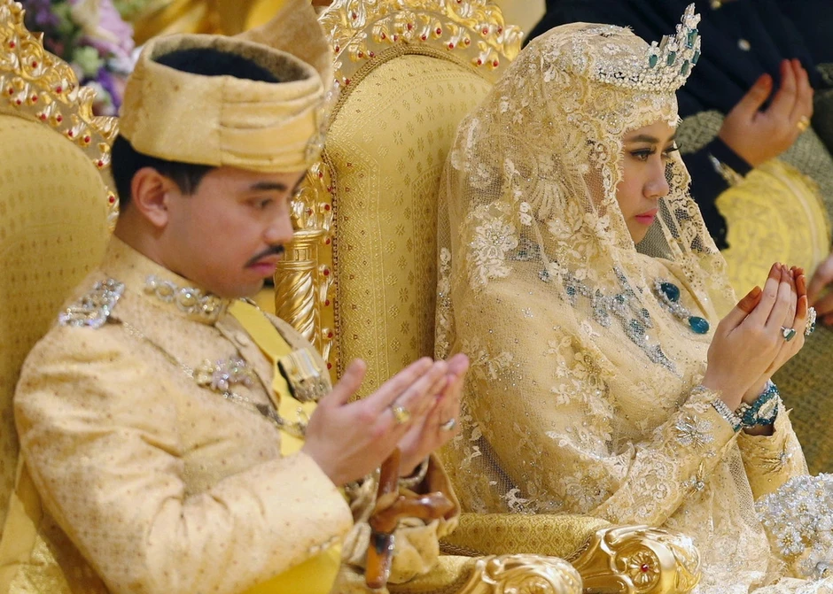 Quốc vương Brunei tước danh hiệu hoàng gia của con dâu Quốc vương Brunei tước danh hiệu hoàng gia của con dâu
