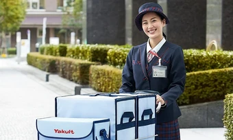 'Quý cô sữa chua' - niềm an ủi với người già cô độc Nhật Bản