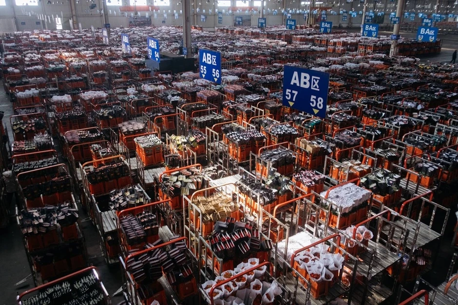 Sức mạnh logistics Trung Quốc qua bó hồng 14 tệ freeship 2.000 km Sức mạnh logistics Trung Quốc qua bó hồng 14 tệ freeship 2.000 km