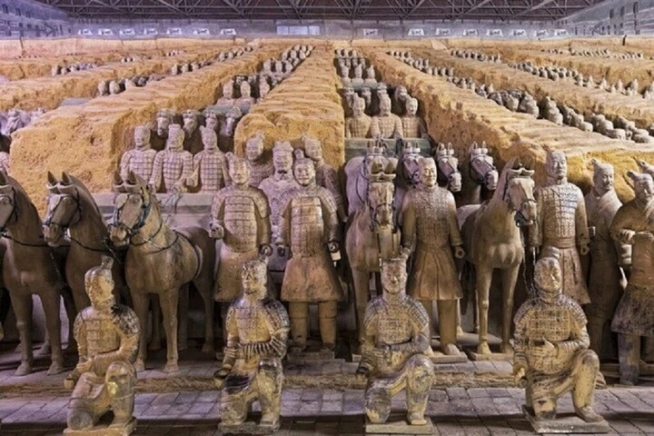 Tần Thủy Hoàng tôn sùng màu đen, sao quần áo binh lính lại nhiều màu sắc? Tần Thủy Hoàng tôn sùng màu đen, sao quần áo binh lính lại nhiều màu sắc?