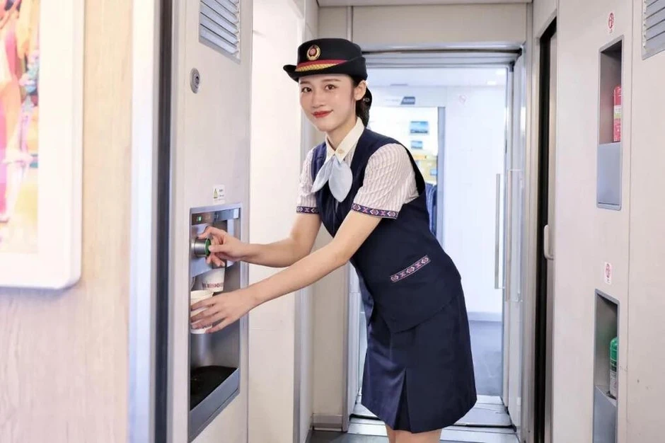 Tàu cao tốc Trung Quốc ngốn bao nhiêu điện cho một km? Tàu cao tốc Trung Quốc ngốn bao nhiêu điện cho một km?