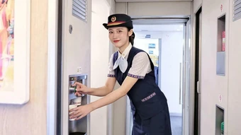 Tàu cao tốc Trung Quốc ngốn bao nhiêu điện cho một km?