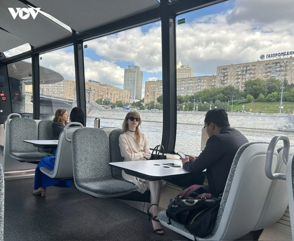 Tàu điện chạy trên sông hoạt động quanh năm - Dấu ấn đặc trưng của Moscow Tàu điện chạy trên sông hoạt động quanh năm - Dấu ấn đặc trưng của Moscow