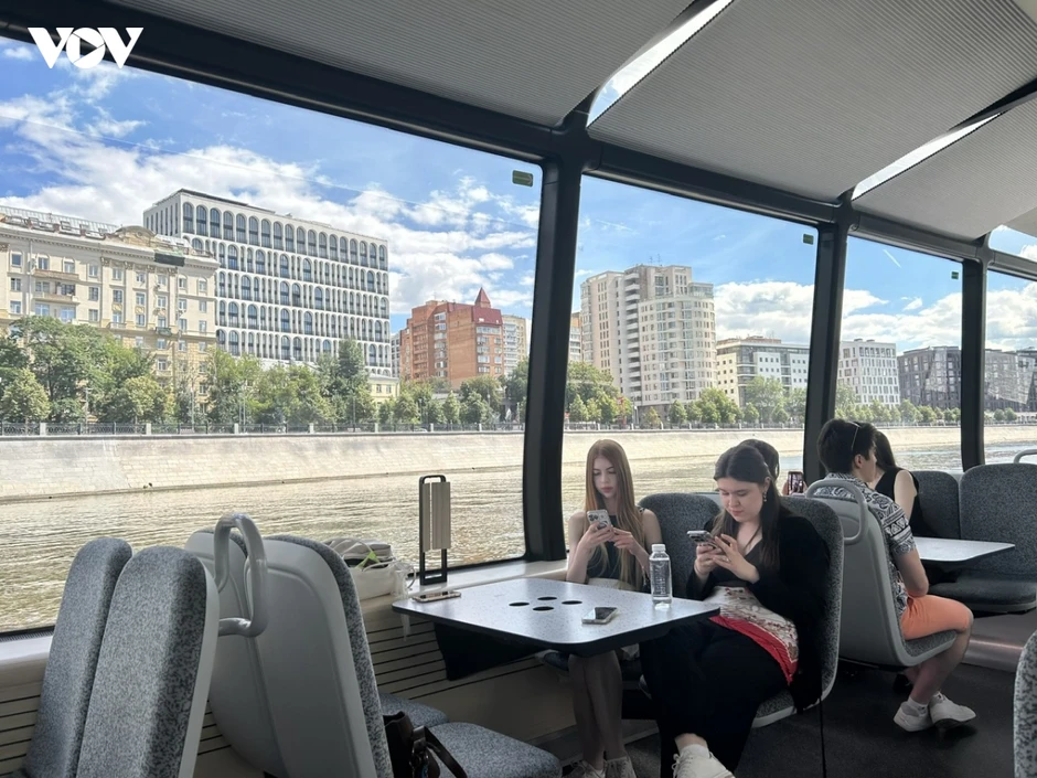 Tàu điện chạy trên sông hoạt động quanh năm - Dấu ấn đặc trưng của Moscow Tàu điện chạy trên sông hoạt động quanh năm - Dấu ấn đặc trưng của Moscow
