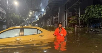 Thái Lan ban bố tình trạng thảm họa khi thủ đô Bangkok ngập sâu vì mưa lớn