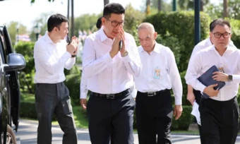 Thái Lan yêu cầu công chức đi thang bộ để tiết kiệm năng lượng