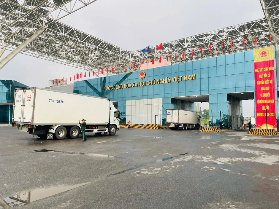 Thí điểm thông quan cuối tuần tại cửa khẩu Móng Cái Thí điểm thông quan cuối tuần tại cửa khẩu Móng Cái