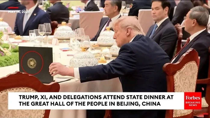Thực hư clip ông Donald Trump "lật tài liệu của ông Tập Cận Bình" trong quốc yến Thực hư clip ông Donald Trump "lật tài liệu của ông Tập Cận Bình" trong quốc yến