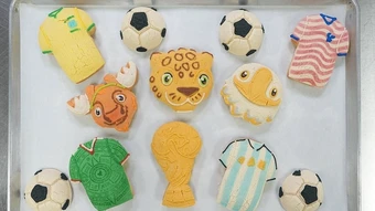 Tiệm bánh ngọt đắt khách vì tạo hình kiểu World Cup - Báo TinVina