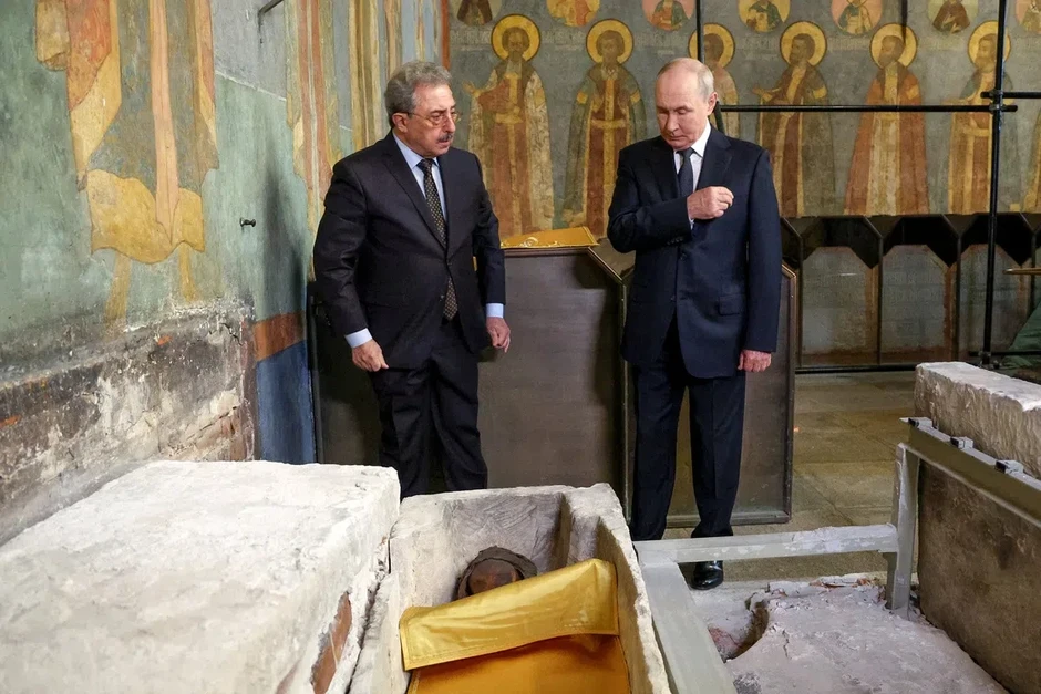 Tổng thống Nga thăm hài cốt 600 năm của Đại vương công từng cai trị Moscow Tổng thống Nga thăm hài cốt 600 năm của Đại vương công từng cai trị Moscow
