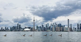 Tổng thống Trump cảnh báo đổi tên hồ ở biên giới với Canada thành "hồ Mỹ"