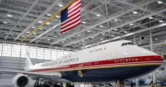 Tổng thống Trump khoe "Nhà Trắng trên không" mới