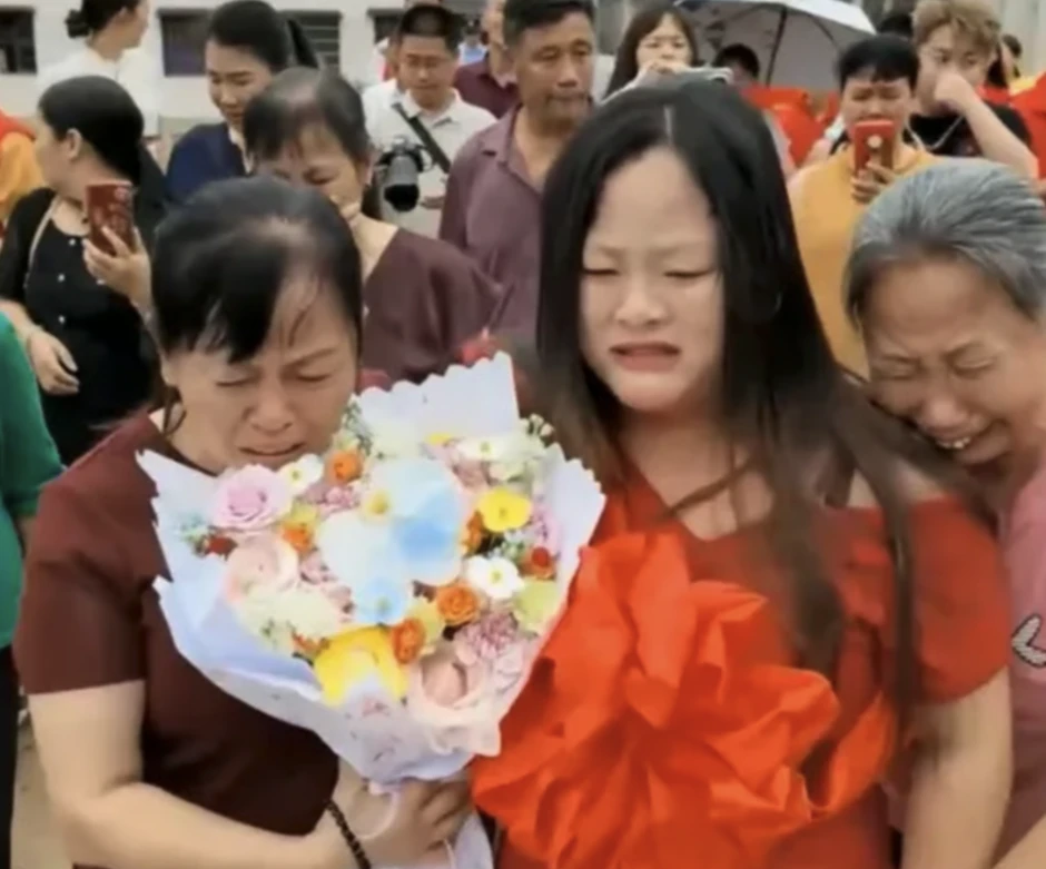 Trung Quốc: Đoàn tụ gia đình sau 22 năm bỏ nhà vì làm vỡ chai sữa tắm Trung Quốc: Đoàn tụ gia đình sau 22 năm bỏ nhà vì làm vỡ chai sữa tắm
