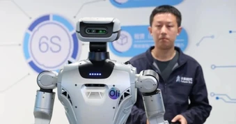 Trung Quốc mở khách sạn đầu tiên phục vụ hoàn toàn bằng robot
