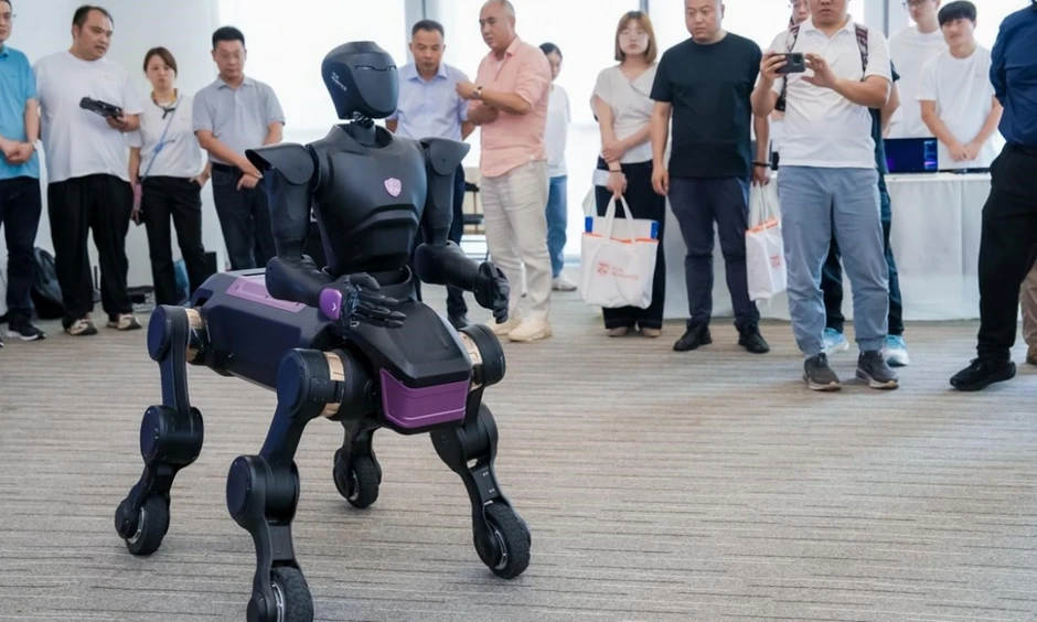 Trung Quốc ra mắt robot “nhân mã” đầu tiên trên thế giới