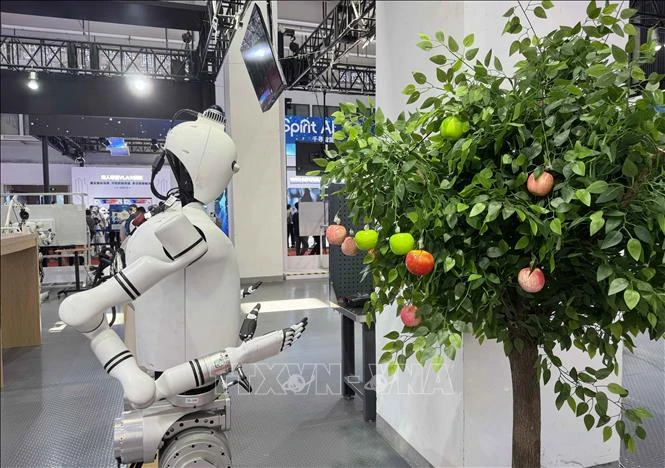 Trung Quốc thử nghiệm robot giúp việc trong các hộ gia đình Trung Quốc thử nghiệm robot giúp việc trong các hộ gia đình