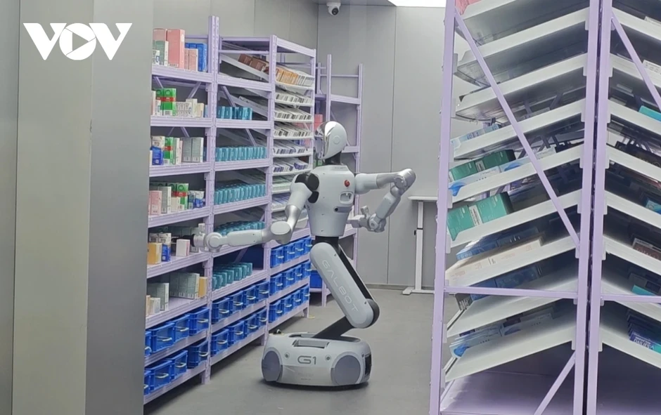 Trung Quốc triển khai nhà thuốc thông minh dựa trên robot hình người đầu tiên