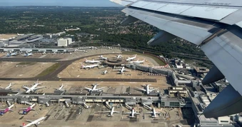 UFO lướt qua máy bay chở khách tại Gatwick trong lúc hạ cánh: Tiết lộ đáng kinh ngạc