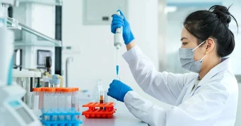 Vaccine đầu tiên trên thế giới được "thiết kế" bằng AI