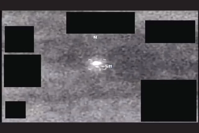 VIDEO: "Những quả cầu sáng lướt nhanh" trong video về UFO mới nhất của Lầu Năm Góc VIDEO: "Những quả cầu sáng lướt nhanh" trong video về UFO mới nhất của Lầu Năm Góc