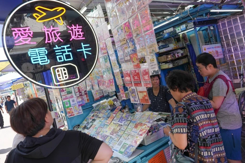 Video tách 5 lượng vàng từ thẻ SIM hút triệu view, 'nhà giả kim' Trung Quốc lên tiếng cảnh báo Video tách 5 lượng vàng từ thẻ SIM hút triệu view, 'nhà giả kim' Trung Quốc lên tiếng cảnh báo