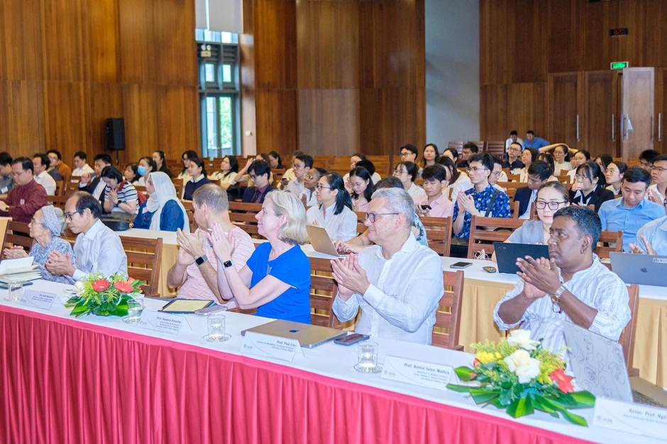 Hơn 110 nhà khoa học quốc tế bàn về vi sinh vật, bệnh truyền nhiễm Hơn 110 nhà khoa học quốc tế bàn về vi sinh vật, bệnh truyền nhiễm