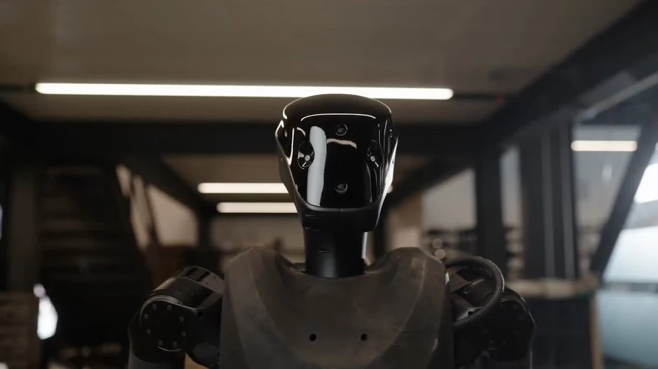 ‘Nếu quân đội Mỹ yêu cầu ngày mai, chúng tôi sẽ gắn súng cho robot’