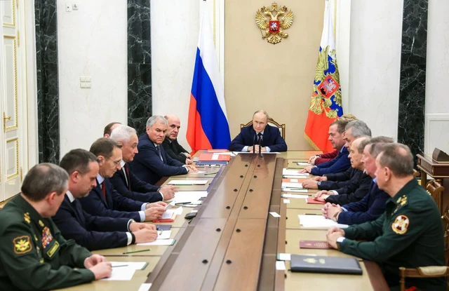 "40 ngày buộc Nga chấp nhận hòa bình": Kremlin khóa không phận Kapustin Yar, ông Putin họp kín - Điều gì xảy ra? "40 ngày buộc Nga chấp nhận hòa bình": Kremlin khóa không phận Kapustin Yar, ông Putin họp kín - Điều gì xảy ra?