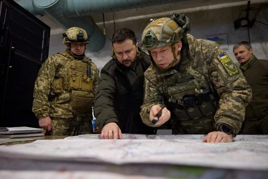 "Cuộc chiến" cân não đằng sau quyết định thay tướng của Tổng thống Ukraine "Cuộc chiến" cân não đằng sau quyết định thay tướng của Tổng thống Ukraine