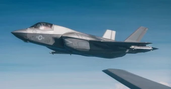 "Tia chớp" F-35 Mỹ hạ cánh khẩn cấp vì nghi trúng hỏa lực Iran