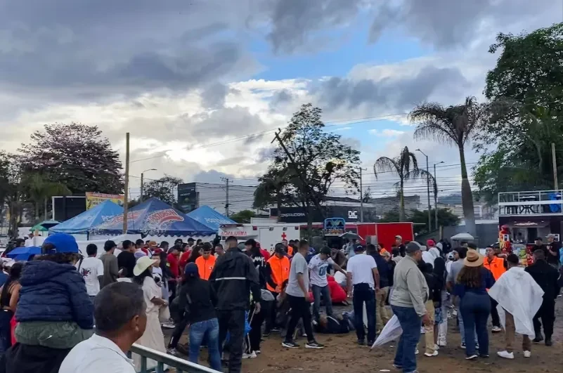 "Xe tải quái vật" lao vào đám đông ở Colombia, ít nhất 2 người thiệt mạng "Xe tải quái vật" lao vào đám đông ở Colombia, ít nhất 2 người thiệt mạng