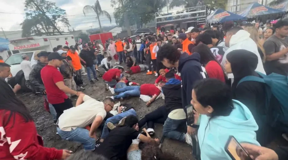 "Xe tải quái vật" lao vào đám đông ở Colombia, ít nhất 2 người thiệt mạng "Xe tải quái vật" lao vào đám đông ở Colombia, ít nhất 2 người thiệt mạng