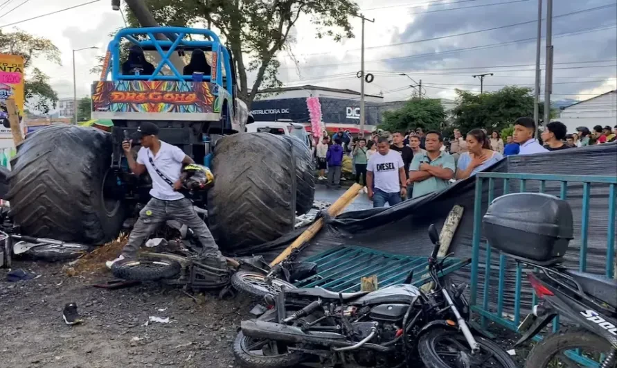 "Xe tải quái vật" lao vào đám đông ở Colombia, ít nhất 2 người thiệt mạng "Xe tải quái vật" lao vào đám đông ở Colombia, ít nhất 2 người thiệt mạng