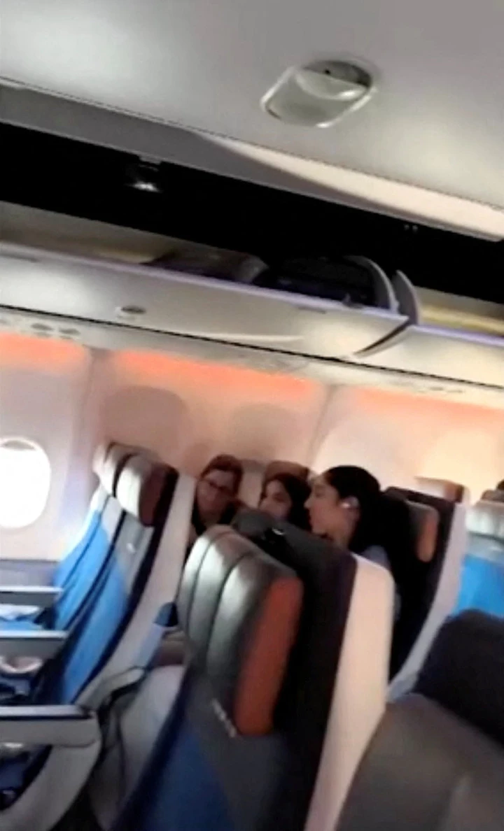 12 phút hỗn loạn đến nghẹt thở trên máy bay Flydubai khiến ông Trump ngỡ ngàng 12 phút hỗn loạn đến nghẹt thở trên máy bay Flydubai khiến ông Trump ngỡ ngàng