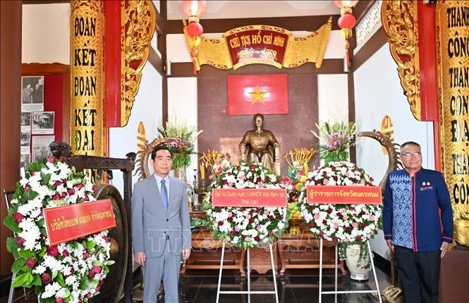 136 năm Ngày sinh Chủ tịch Hồ Chí Minh: Kiều bào tại Thái Lan đời đời nhớ ơn Bác 136 năm Ngày sinh Chủ tịch Hồ Chí Minh: Kiều bào tại Thái Lan đời đời nhớ ơn Bác