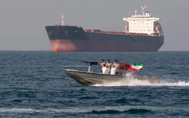 2 siêu tàu chở dầu đột ngột quay đầu ở eo Hormuz ngay khi đàm phán Mỹ - Iran đổ vỡ 2 siêu tàu chở dầu đột ngột quay đầu ở eo Hormuz ngay khi đàm phán Mỹ - Iran đổ vỡ