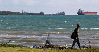 3 tháng không có tàu chở nhiên liệu nào đến, Cuba tìm ra 'lối đi khác'