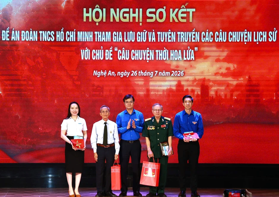 45 ngày giữa mưa bom, giữ trọn lời thề ‘còn người, còn trận địa’ 45 ngày giữa mưa bom, giữ trọn lời thề ‘còn người, còn trận địa’