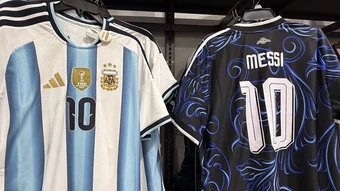 Adidas bỏ xa các đối thủ trong cuộc đua bán áo đấu World Cup 2026 - Báo TinVina
